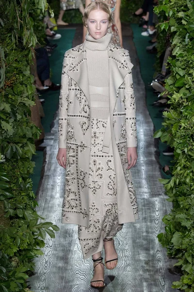 Look 48